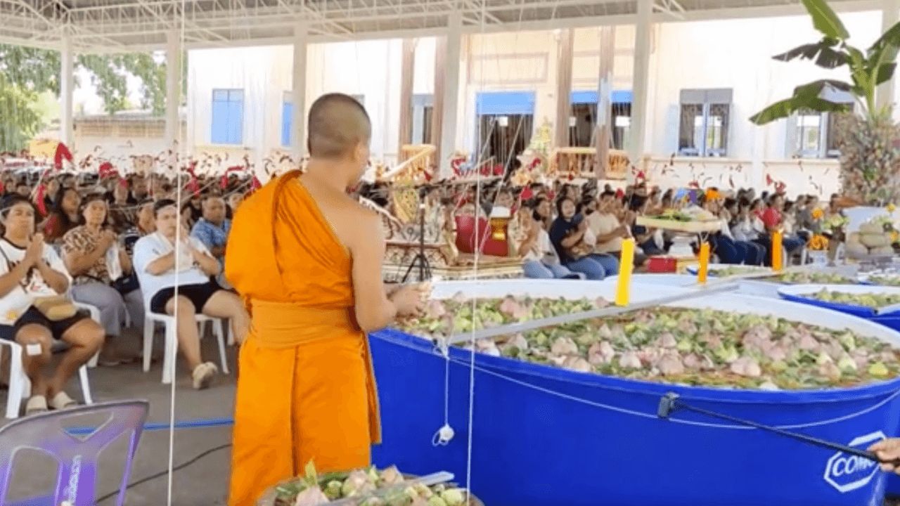 สายมูอาบน้ำมนต์เสริมดวง วัดดังปราจีนฯ ได้ 'เลขเด็ด' เสี่ยงโชคงวด 16/5/69