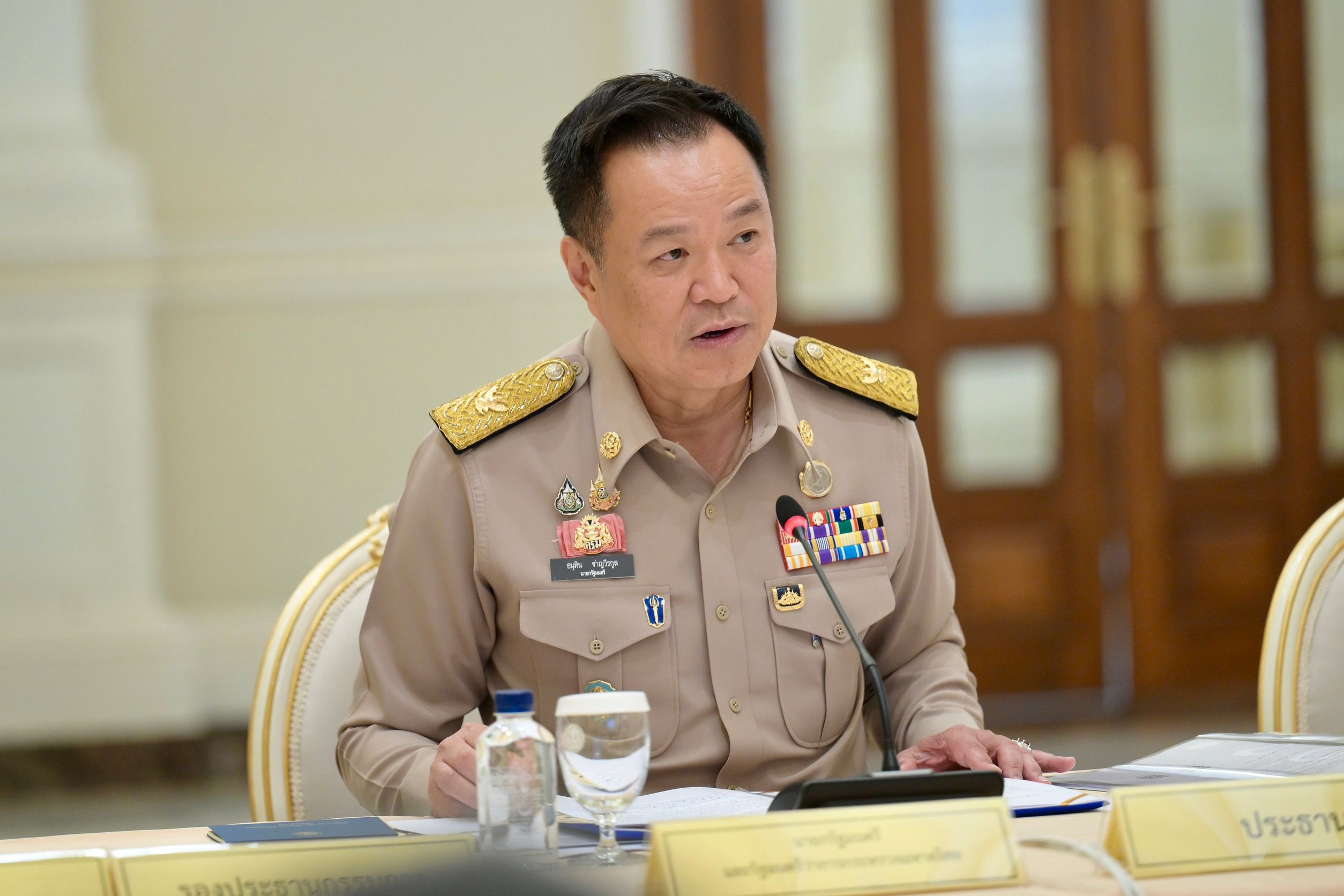 'อนุทิน' ไม่เปรียบเทียบ 'ไทยเข้มแข็ง-ไทยช่วยไทย' ตอกกลับ 'ศิริกัญญา' คนทำงานเป็นกับไม่เป็น