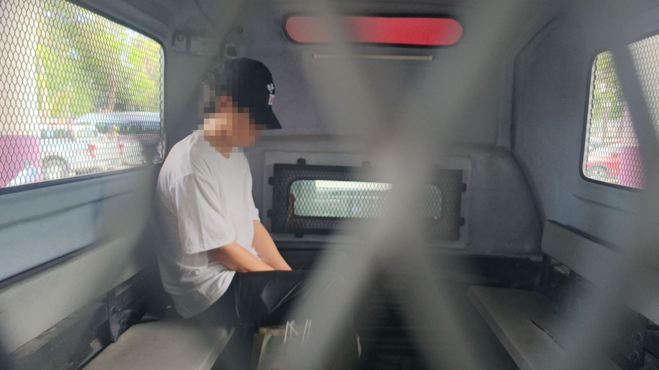 'หมิงเฉิน ซัน' หนุ่มจีนซุกคลังแสง อดข้าวมา 2 วัน ซดแต่น้ำ นักจิตวิทยาคอยประกบ