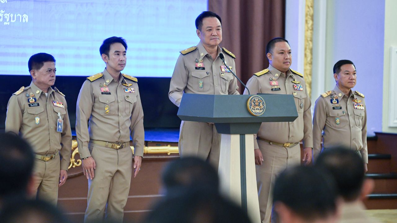 'อนุทิน' พบ 'กำนัน-ผู้ใหญ่บ้าน' ขอเป็นกระบอกเสียงลงทะเบียน 'ไทยช่วงไทยพลัส'