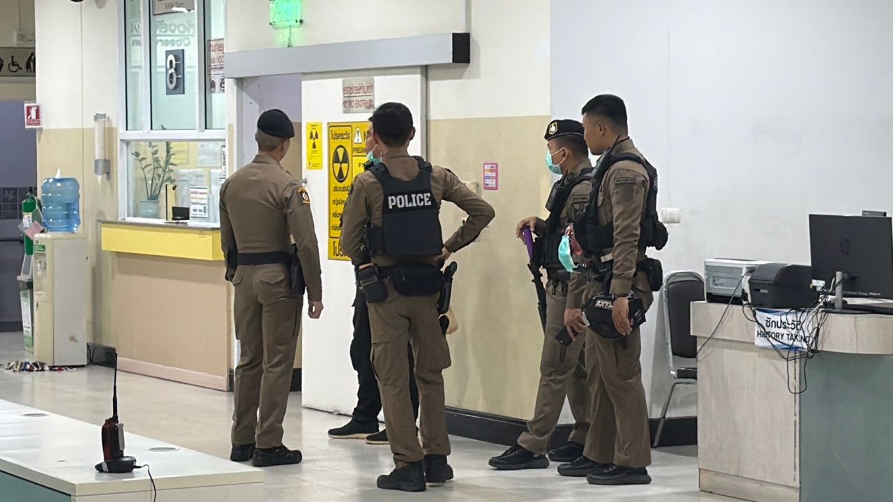 จัดตำรวจคุมเข้ม หนุ่มจีน รักษาตัวที่ รพ. หากอาการไม่ดีขึ้น ต้องย้ายไป รพ.ประจำจังหวัด