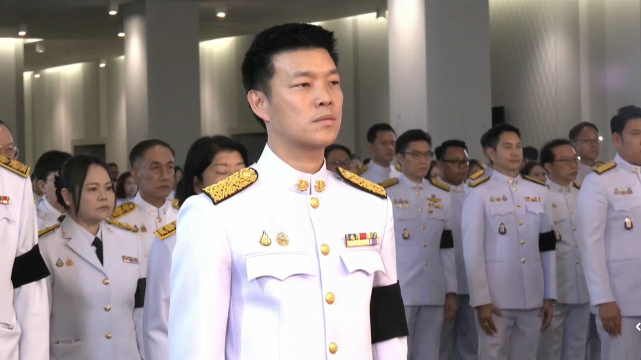 'เท้ง ณัฐพงษ์' รับสนองแต่งตั้งเป็นผู้นำฝ่ายค้าน ยันเร่งเดินหน้า แก้รัฐธรรมนูญ