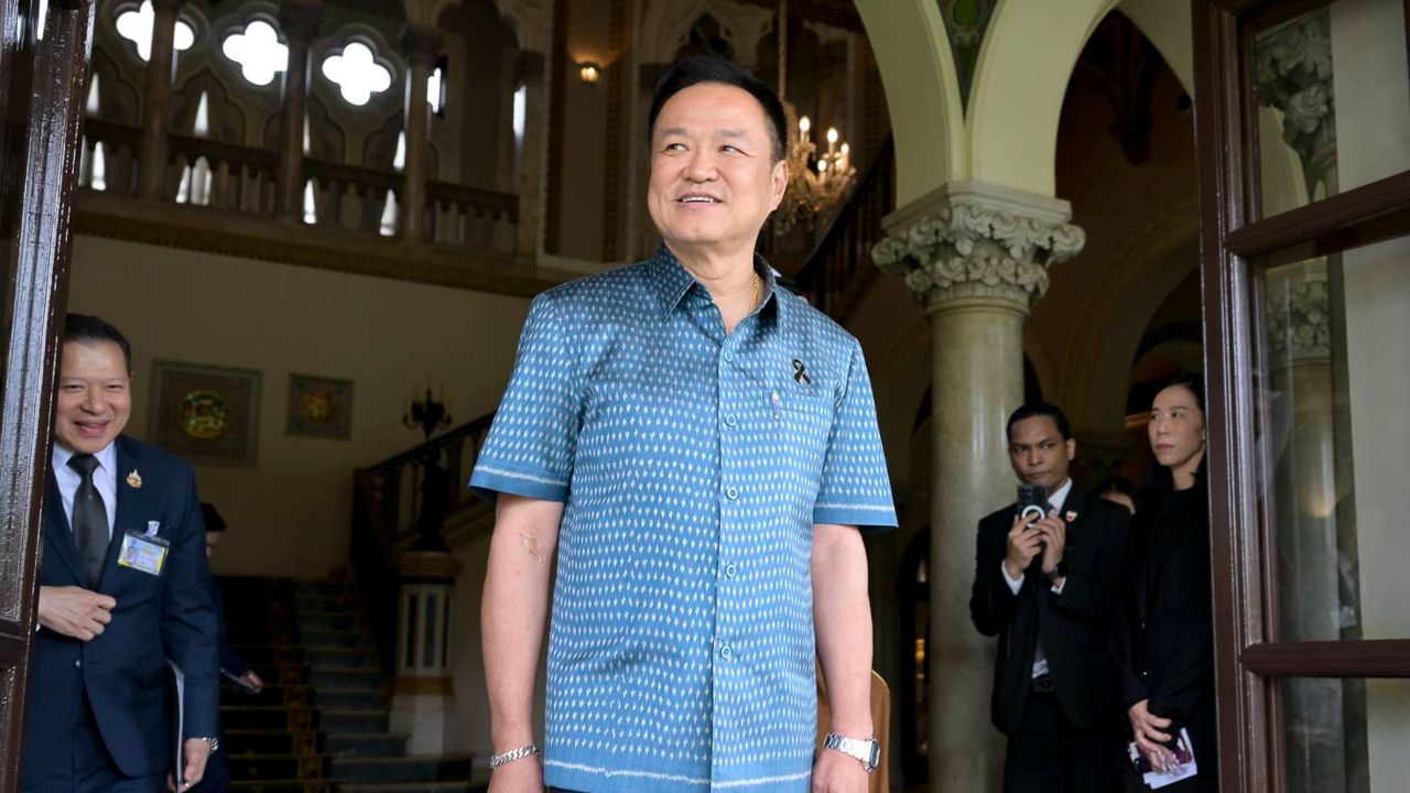 นายกฯ เรียกรัฐมนตรีบรีฟบนตึกไทยฯ ก่อนถก CEO ยักษ์ใหญ่ จับตาเจ้าสัวตบเท้าร่วม