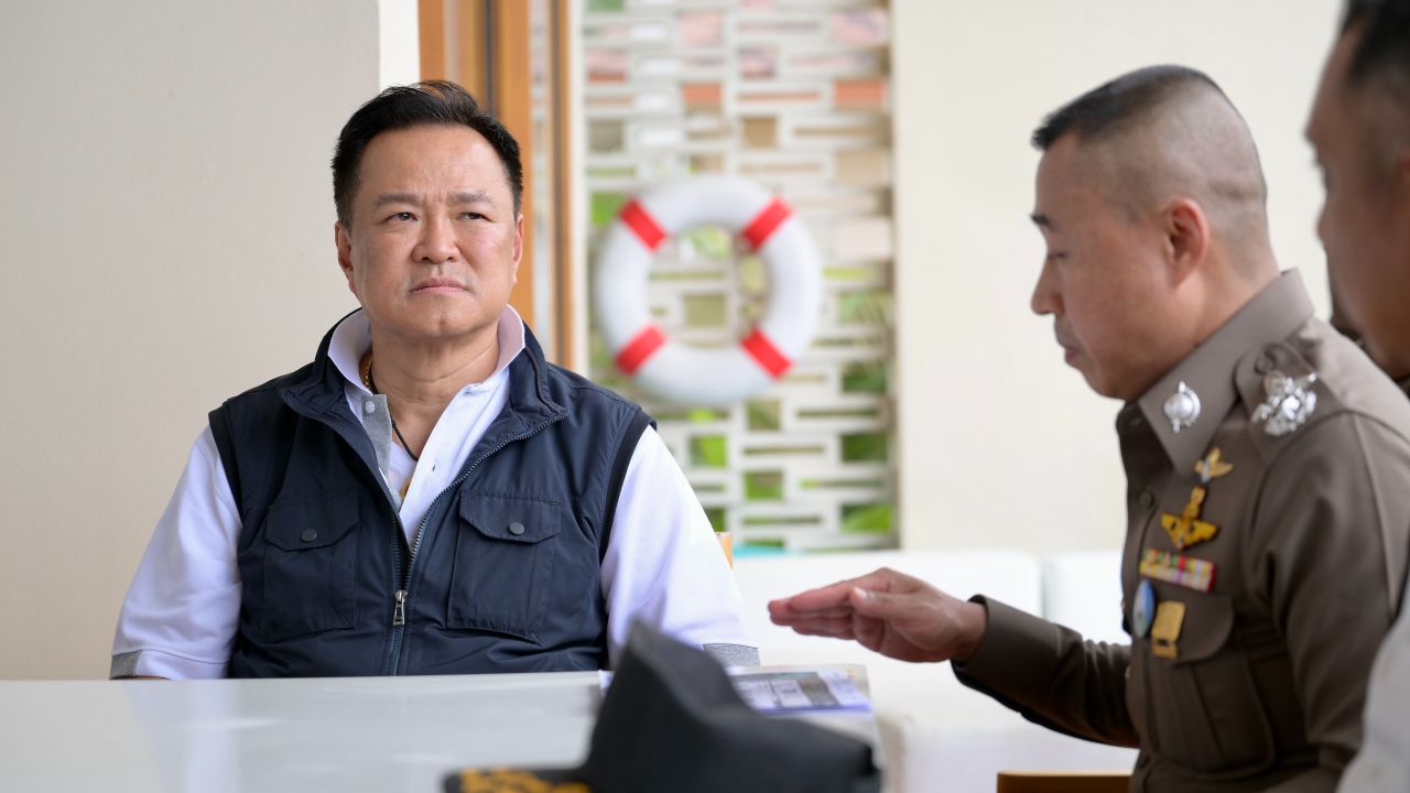 'อนุทิน' เอาจริงปราบนอมินีต่างชาติ-รุกที่สาธารณะ สอบนายอำเภอที่ภูเก็ต–สุราษฎร์ฯ ไล่ตรวจเส้นเงิน