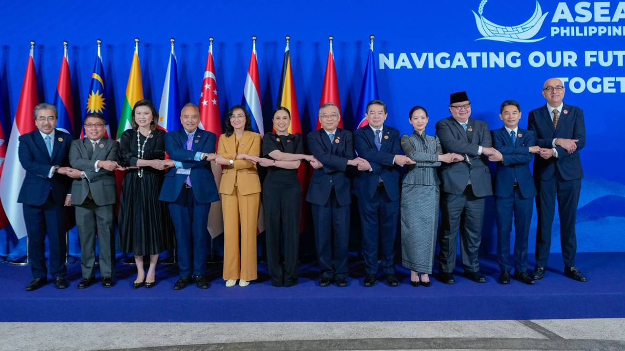 พาณิชย์ถกอาเซียน รับมือวิกฤตพลังงาน-อาหาร จ่อเซ็น DEFA ปลายปี 69