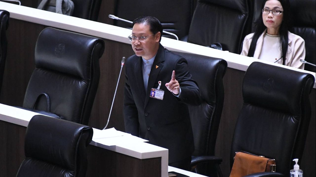 'ณัฐวุฒิ' กระทุ้งรัฐบาลเร่งแก้กฎหมายให้สอดรับ 'สมรสเท่าเทียม' หลังผ่าน 480 วันยังไม่เสร็จ