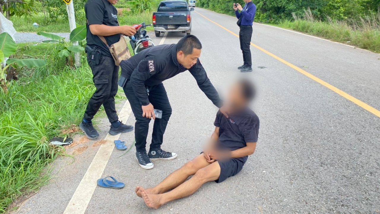 ตร.ตามรวบตัว 'ผัวใหม่' ทำร้ายเมียเจ็บสาหัส สลดพบศพ 'ลูกเลี้ยง' ดับคาบ้าน