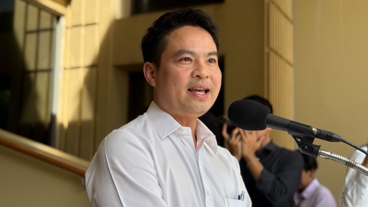 'ภราดร' ปัดไม่มีระบอบสีน้ำเงิน สวน 'เท้ง' มีแต่พรรคสีน้ำเงินที่เติบโตจากพรรคสีส้ม