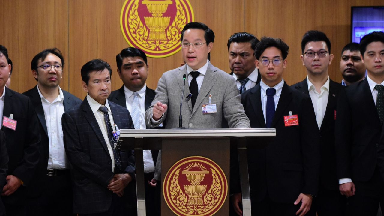'อรรถวิชช์' ค้านสุดตัวส่งออกน้ำมันเครื่องบิน แฉฝ่ายประจำ ก.พลังงาน ทั้งกำกับทั้งเป็นบอร์ดโรงกลั่น