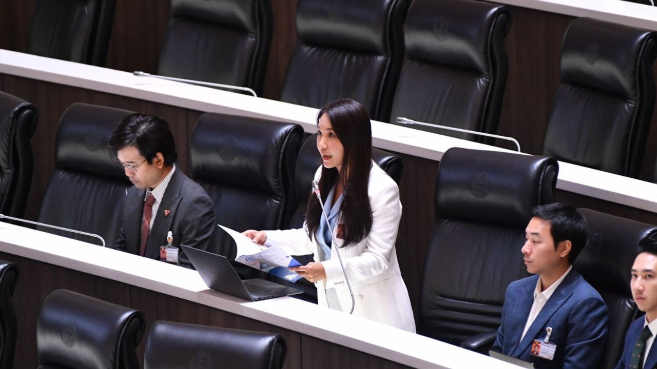 'ศิริกัญญา' ซัดกองทุนบัตรคนจน ตั้งงบไม่พอจนต้องดึงเงินกู้มาโปะ เสี่ยงผิดกฎหมาย