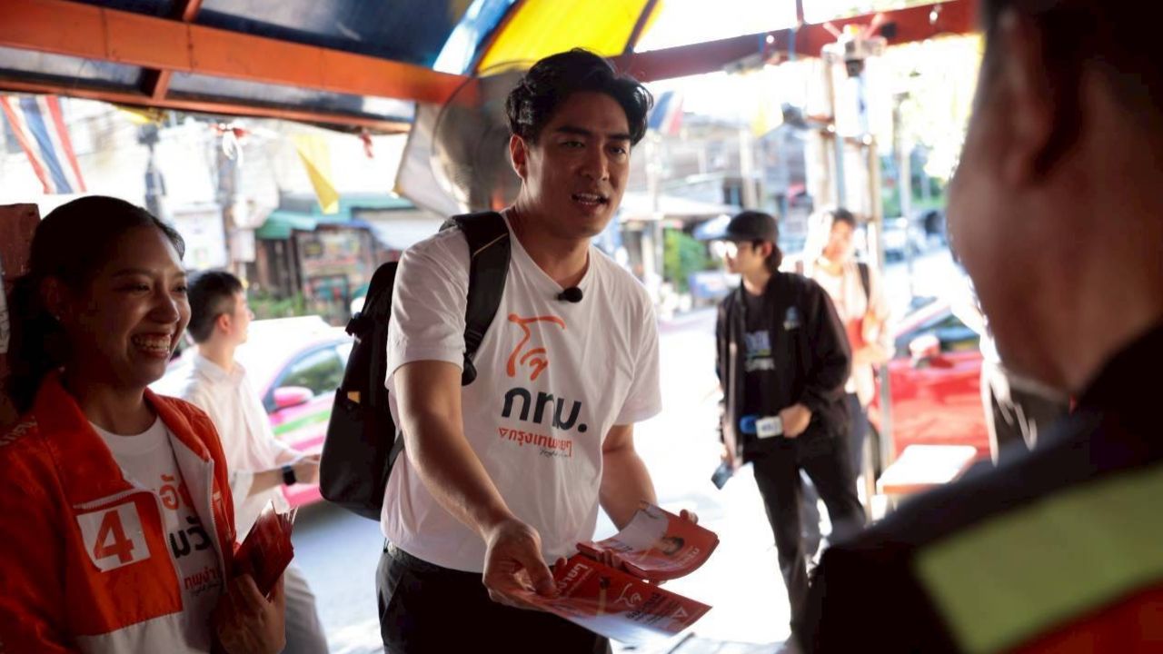'ดร.โจ' พาผู้สมัคร สก.ปทุมวัน หาเสียงผู้ว่าฯ กทม. ย้ำครั้งนี้ต้องเลือกทีมพรรคประชาชน