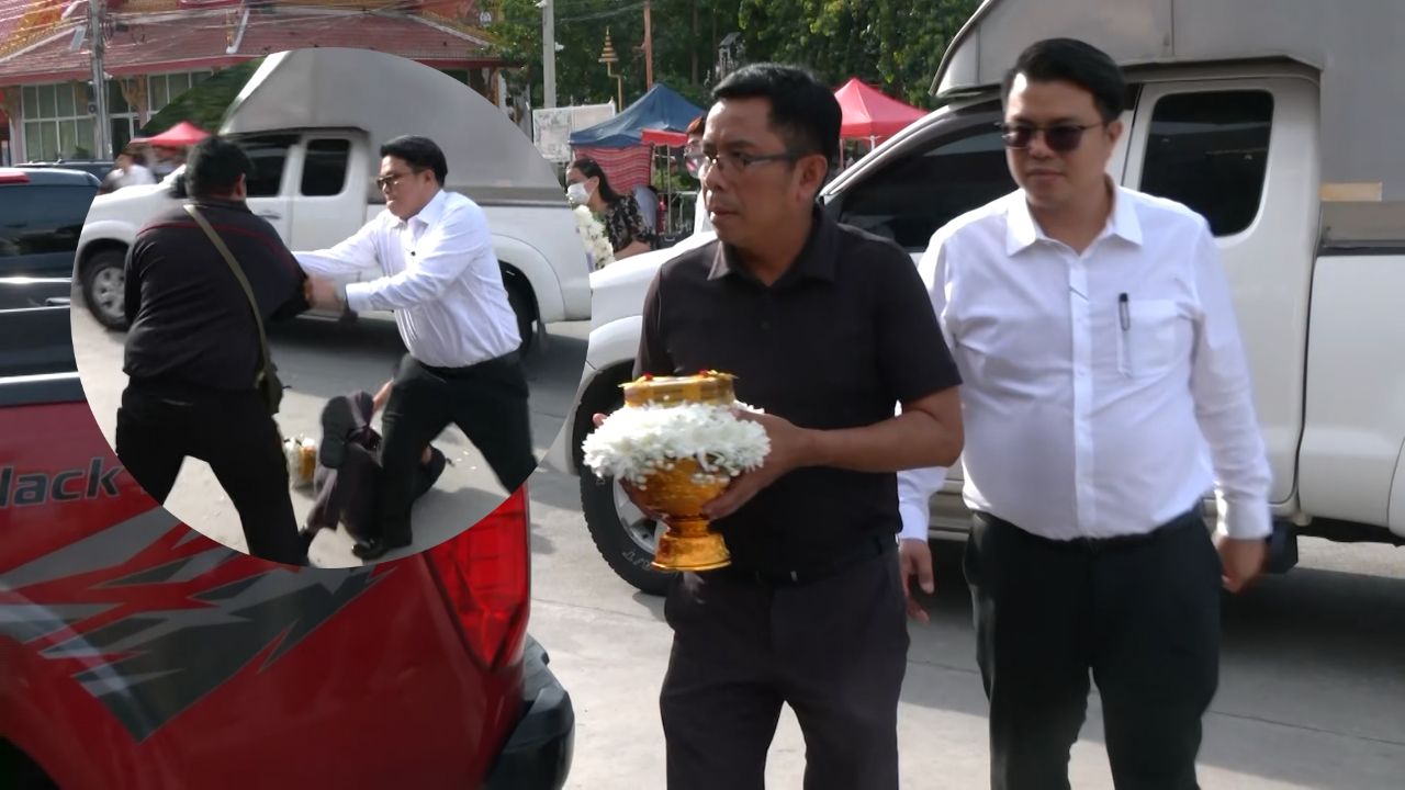 เพื่อนไรเดอร์พุ่งชก ผอ.กองสืบฯ ขณะถือพานธูปเทียนขอขมาศพ