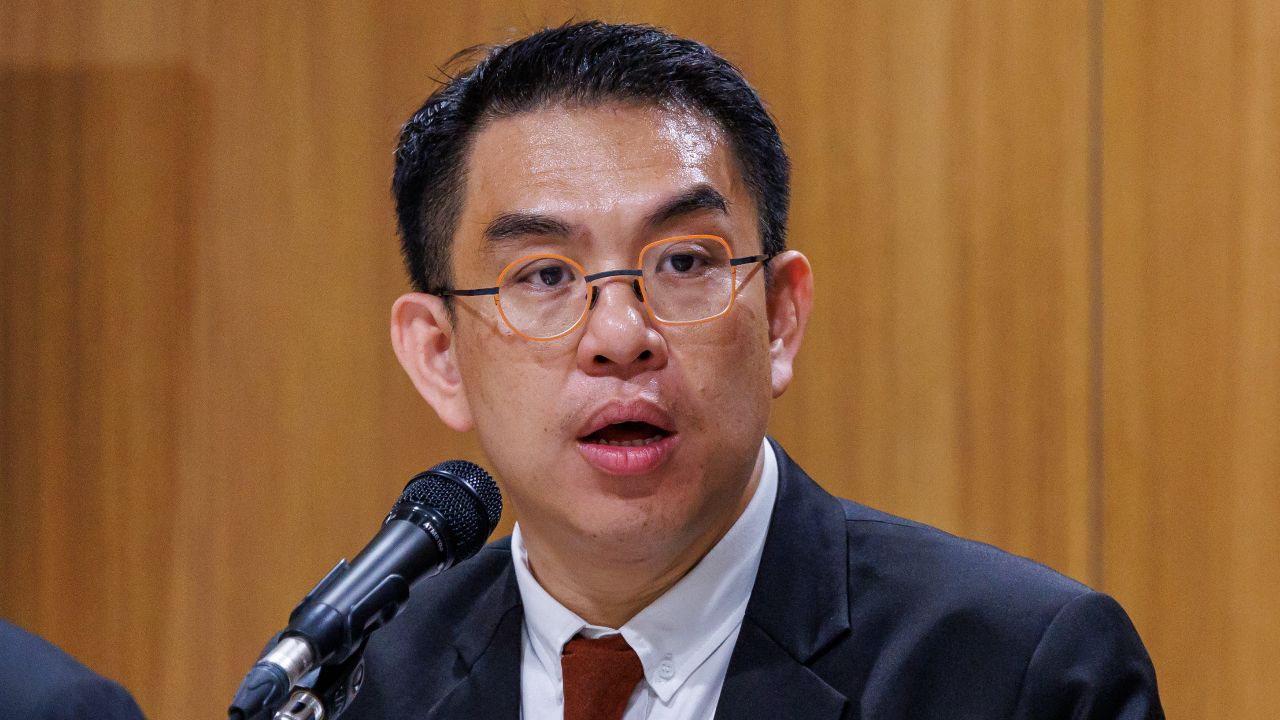 'วิโรจน์' ยื่นสอบไลน์หลุด 'ช่วยน้ำเงินด้วย' สัปดาห์หน้า ถามมีอำนาจคุ้มกะลาจริงหรือไม่