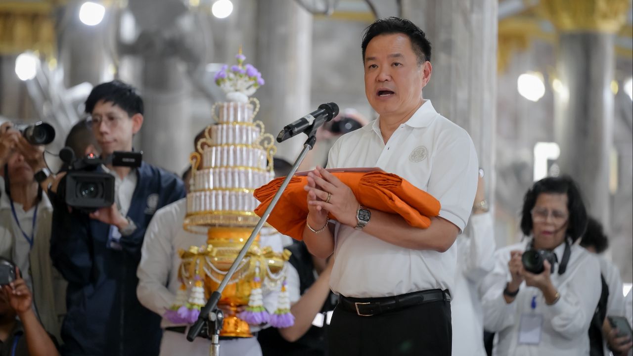 'นายกฯ อนุทิน' นำพุทธศาสนิกชนทอดผ้าป่าสามัคคี ส่งเสริมการท่องเที่ยว 'วัดถ้ำเสือ จังหวัดกระบี่'