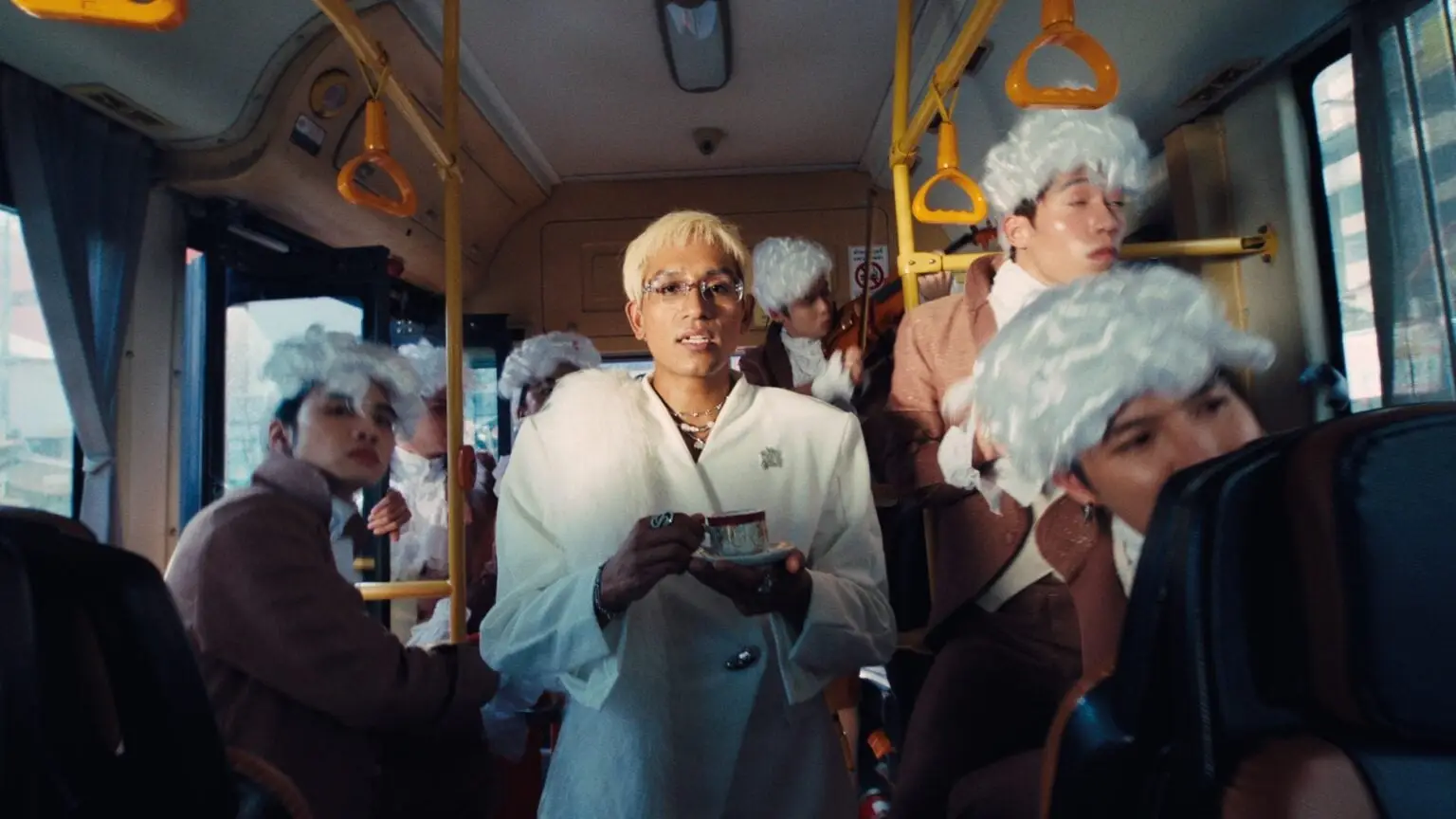 'D Gerrard' กระโดดจากเครื่องบินจริง 13,000 ฟุตใน MV ตัวใหม่!