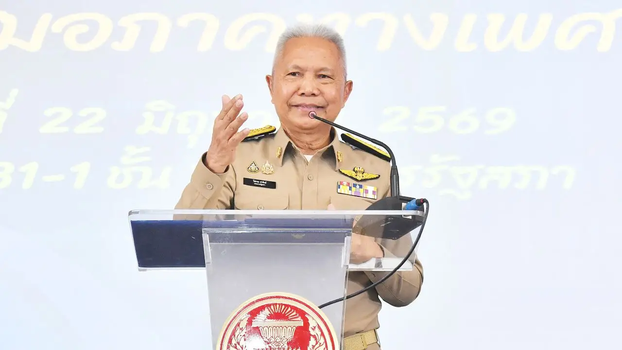 เวทีสภาผู้แทนราษฎรพบประชาชน 'โสภณ' สดุดี 'พระองค์ภา' ต้นแบบความเสมอภาค