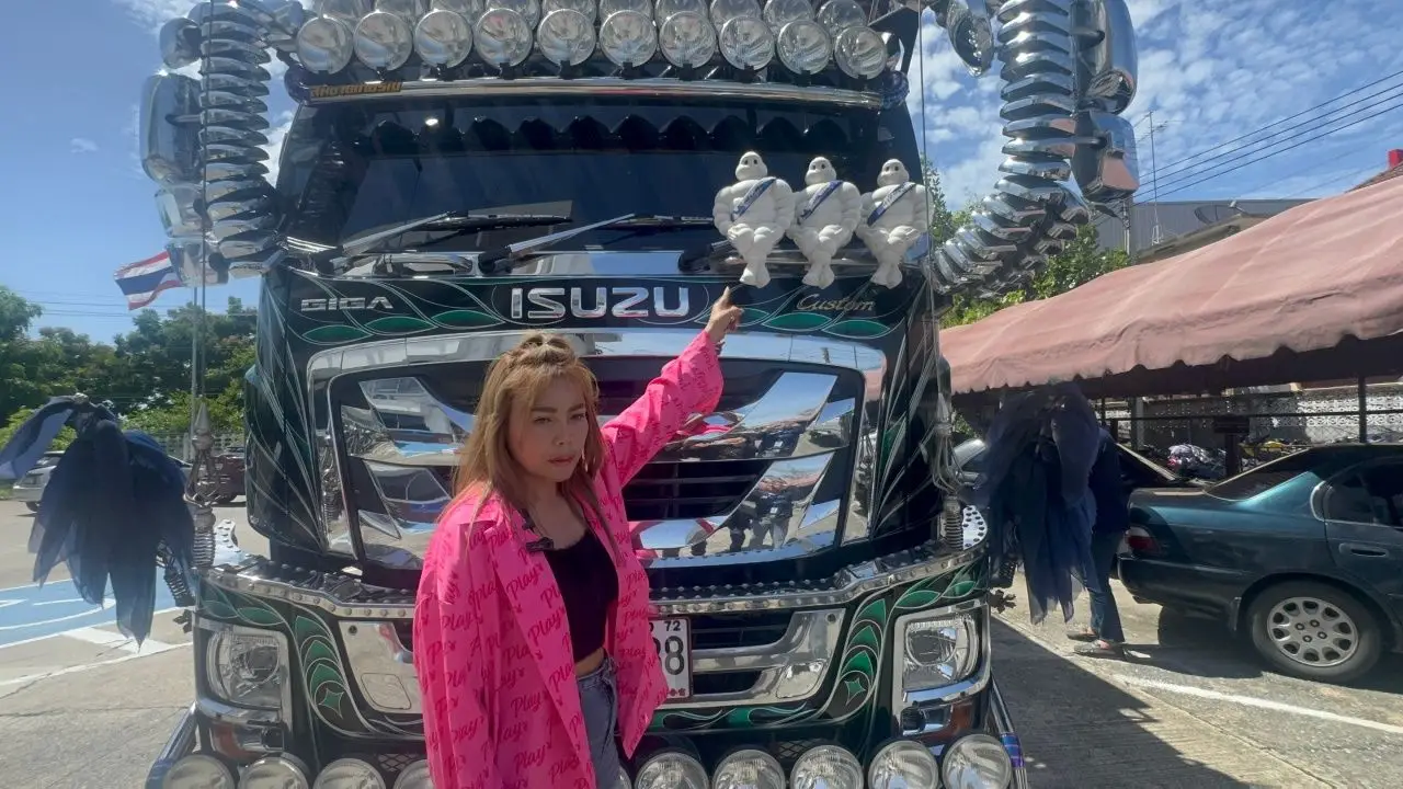 'เจ๊ทราย' เจ้าของรถบรรทุกแต่งซิ่ง เข้ารับทราบข้อกล่าวหา ยืนยันจ่ายสด ไม่จ่ายส่วย