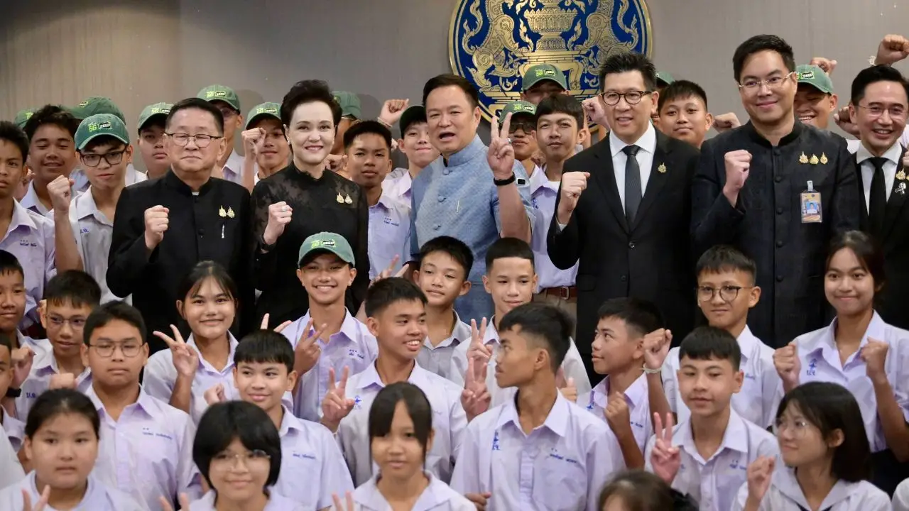 นายกฯ บอกไม่มีอะไร แค่ฝึกซ้อม หลัง F-16 ขึ้นบินกลางดึก สั่งฟาดเต็มที่ 'โกงสอบท้องถิ่น'
