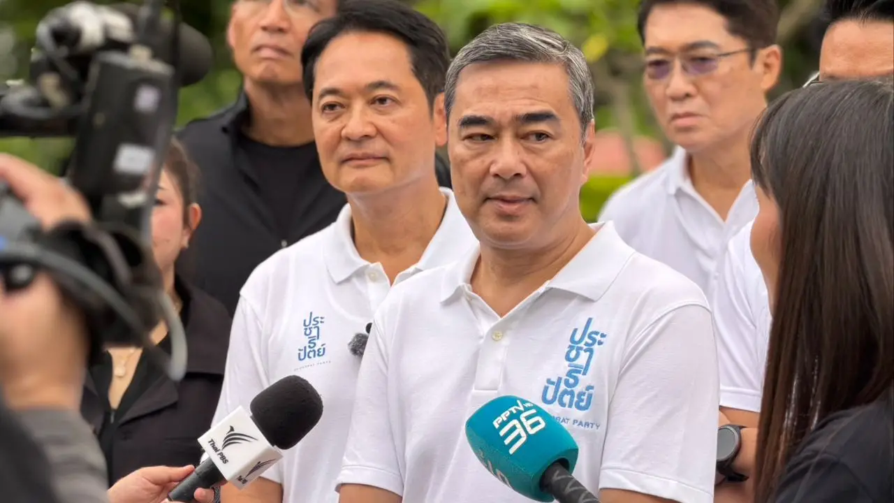 'อภิสิทธิ์' เผย ร่างแก้ไขรัฐธรรมนูญ ของพรรคประชาธิปัตย์ ไร้ปัญหาใช้หยั่งเสียงเลือก สสร.