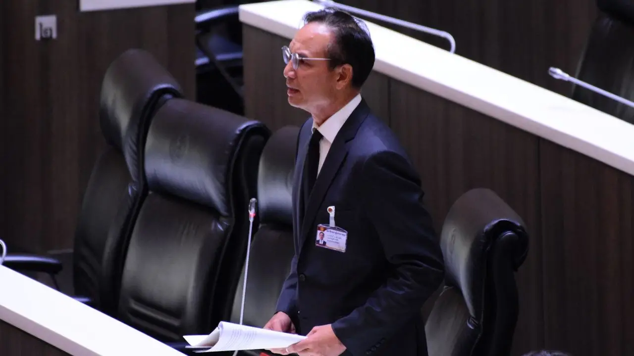 'กรณ์' ซัดรัฐบาล ออก พ.ร.บ.โอนงบฯ หั่นงบเหลือ 1 หมื่นล้าน ทำตัวเป็นเด็กเล่นขายของ
