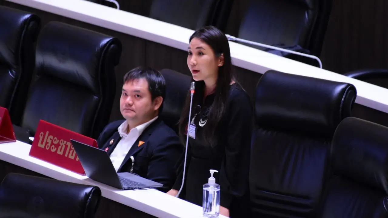 'ไหม' ซัดรัฐบาลชักหน้าไม่ถึงหลัง พยายามโอนงบ 10,000 ล้าน