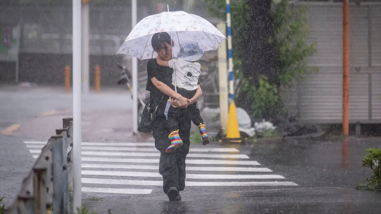 ญี่ปุ่นอ่วม ฝนถล่มหลายพื้นที่ พายุ 2 ลูกจ่อซ้ำ เตือนดินถล่ม-น้ำท่วมฉับพลัน