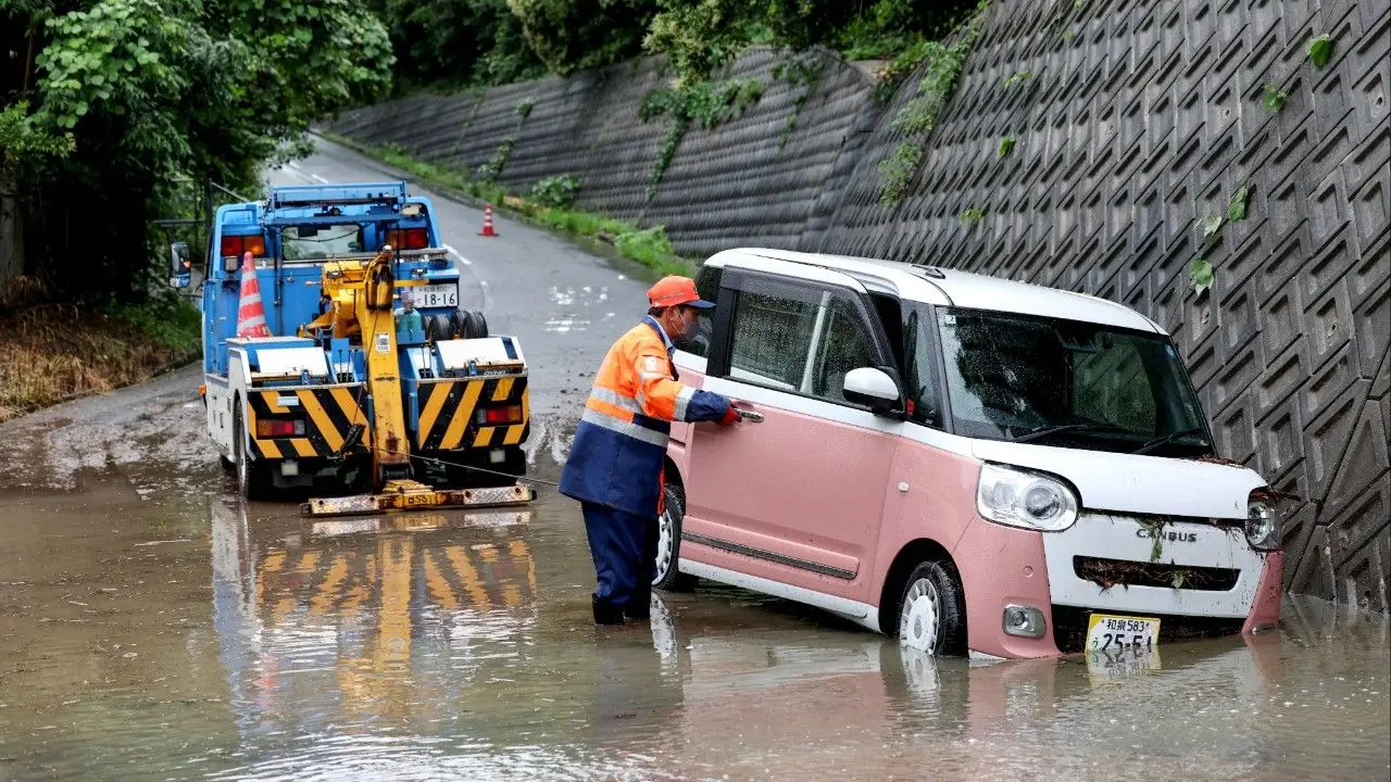 ญี่ปุ่นเผชิญฝนถล่มทั่วประเทศ พายุ 'เมขลา-ฮีโกส' จ่อขึ้นฝั่ง ยกเลิกเที่ยวบินนับร้อย