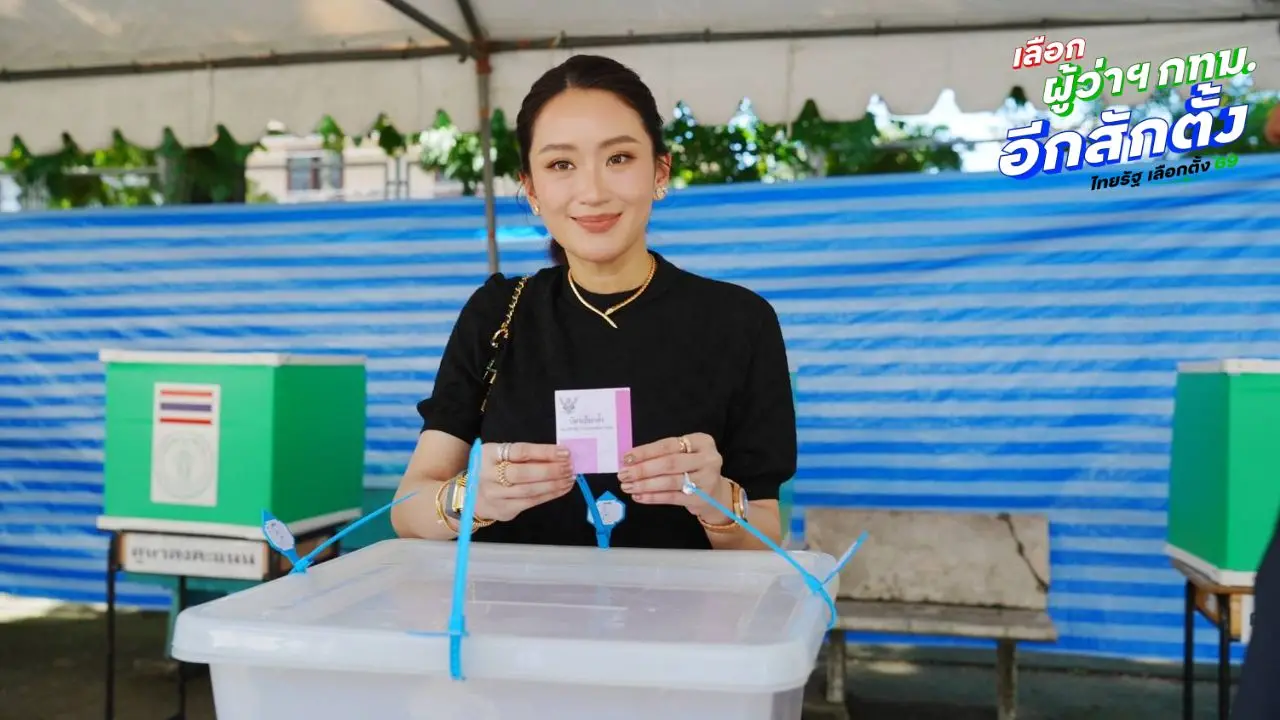 'แพทองธาร' พร้อมครอบครัว ใช้สิทธิ์เลือกตั้งผู้ว่าฯกทม.-สก.