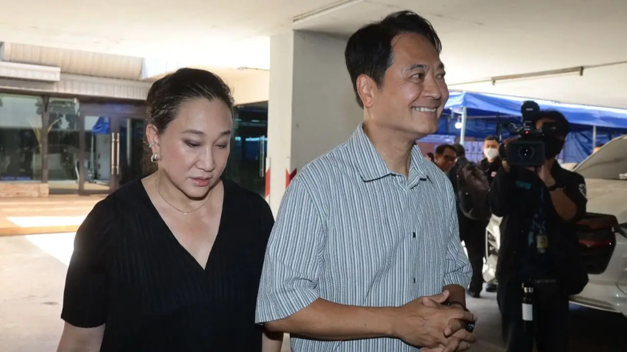 'เจมส์' ควงภริยาใช้สิทธิเลือกตั้งผู้ว่าฯ กทม. ชวนคนกรุงฯ ออกมากำหนดอนาคตเมือง