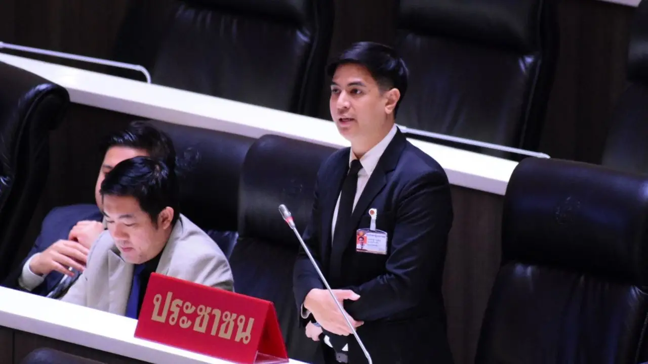 'พริษฐ์' ซัดงบเมกะโปรเจกต์การศึกษา 26,000 ล้าน ส่อฮั้วจัดซื้อเอื้อทุนเครือข่ายเดียว