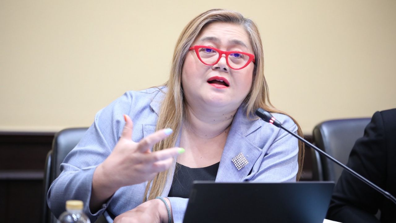 'ครูจวง' ฉะกลับ 'ธีรศักดิ์' ปมสับนโยบายลดงานครูเหลว