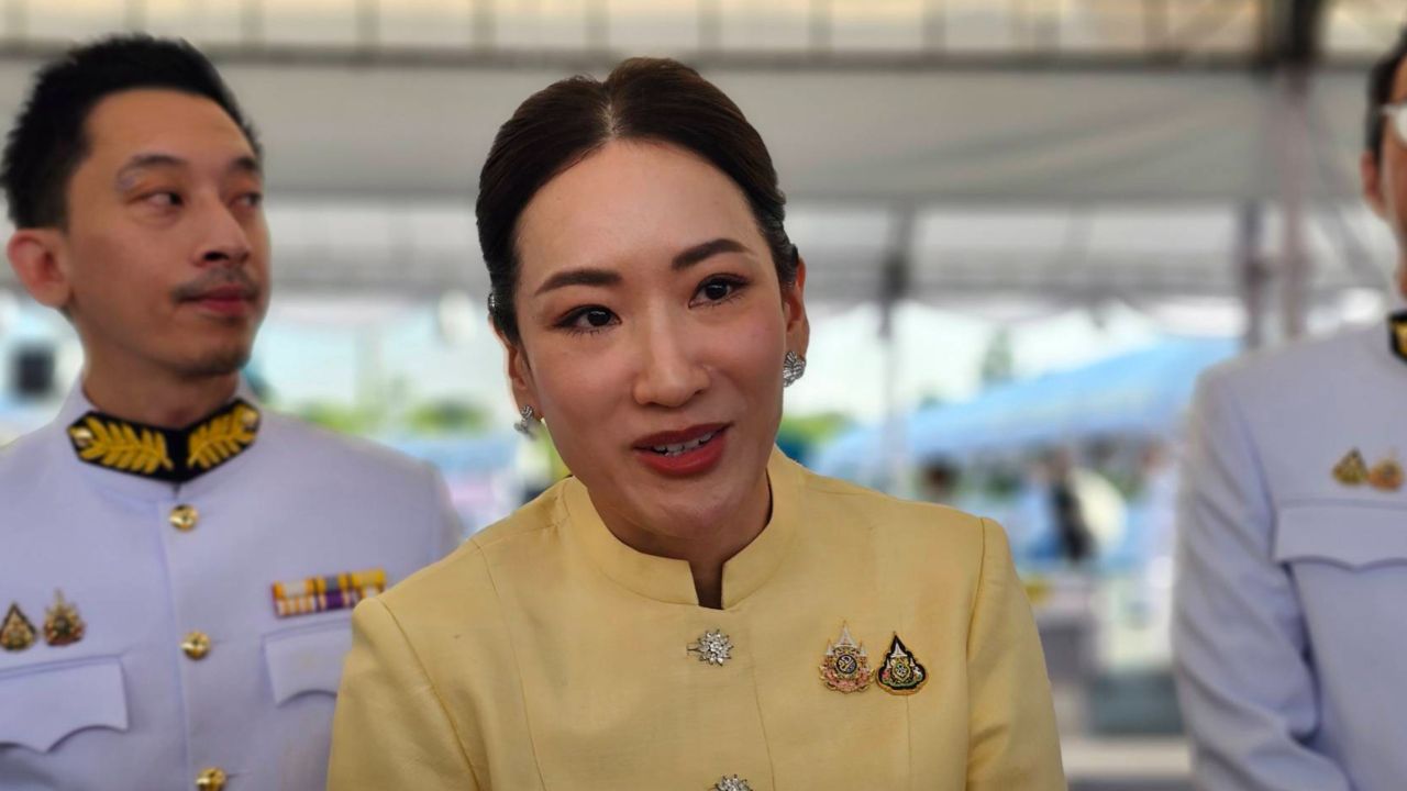'พินทองทา' น้ำตาคลอ 'ทักษิณ' ได้รับอภัยโทษ บอกดีใจกับคุณพ่อ ดีใจกับครอบครัว ที่สุดของลูกๆ แล้ว