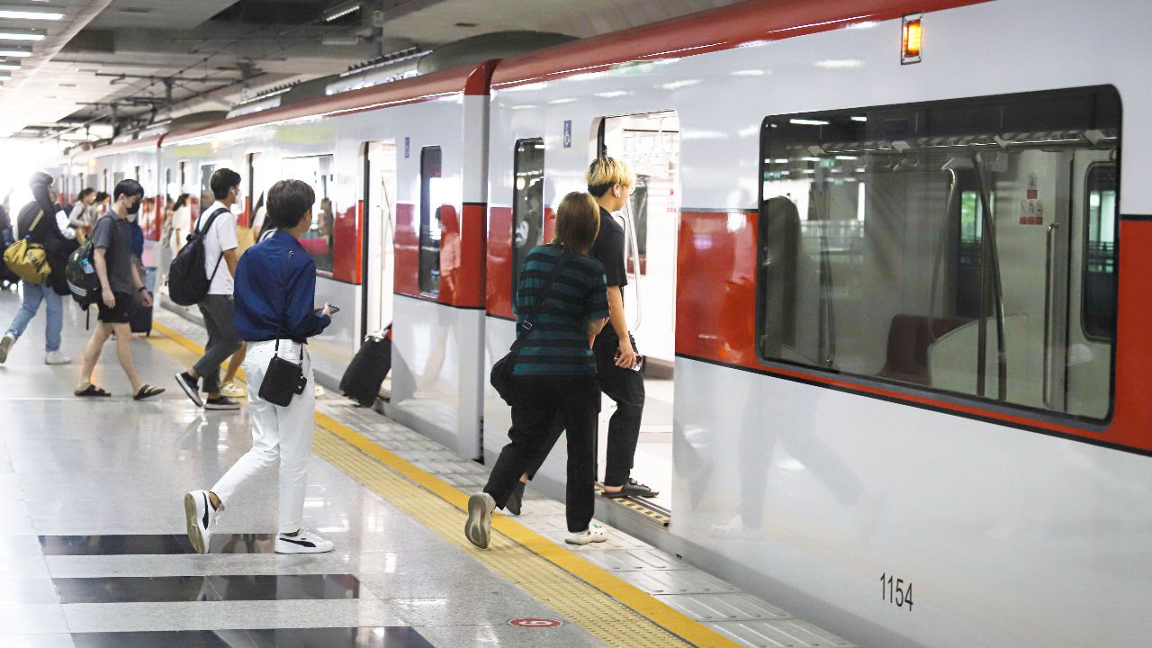 คนใช้ 'ไทยช่วยไทย พลัส' คึกคัก ย้ำใช้จ่ายค่ารถไฟฟ้า รถโดยสาร เรือด่วนเจ้าพระยาได้