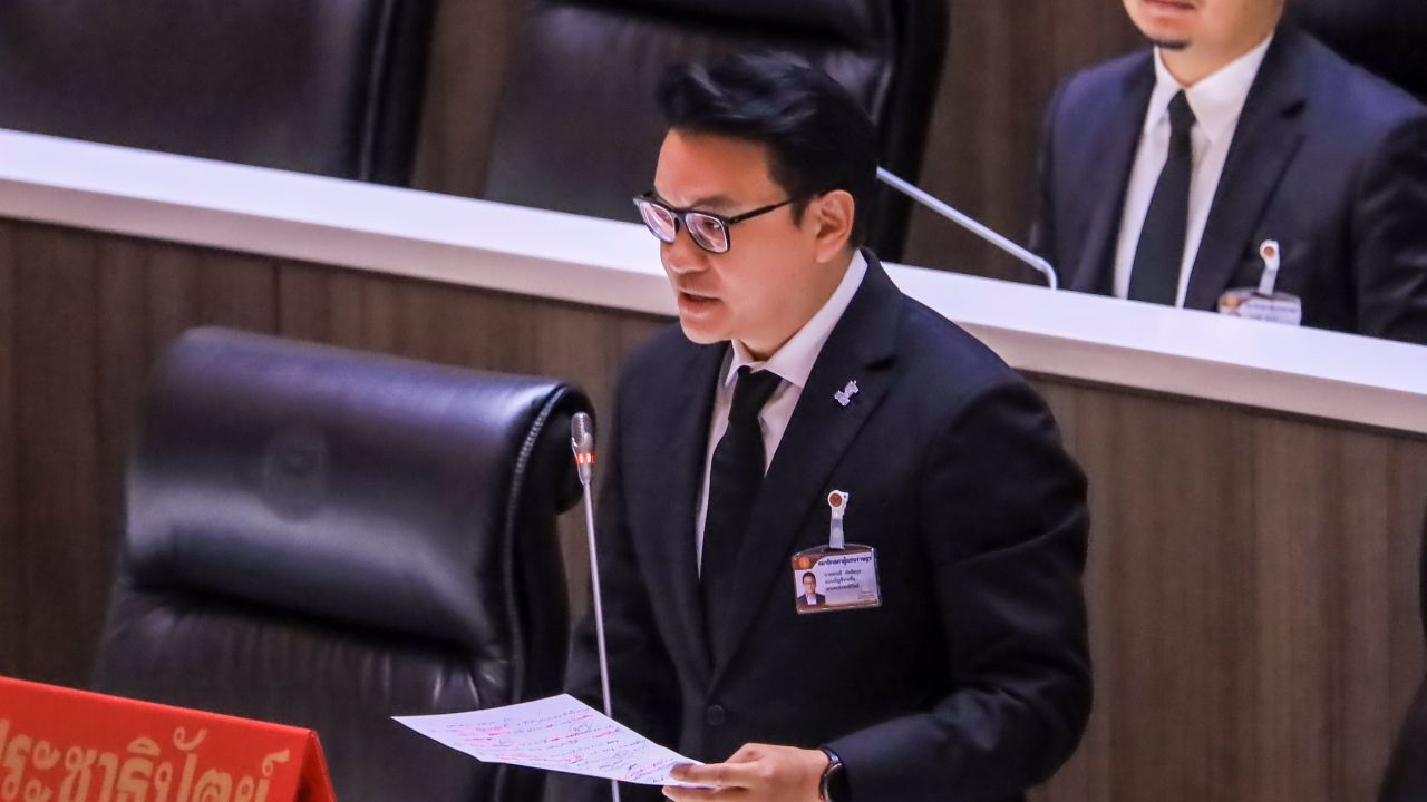 'สกลธี' จี้คมนาคมเร่งจ่ายเยียวยาแท็กซี่-วินมอเตอร์ไซค์ สะท้อนช่องโหว่นโยบาย