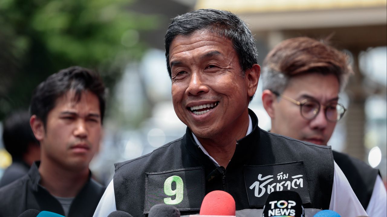 'ชัชชาติ' ยันไร้ระบบอากง ไม่มีซื้อขายตำแหน่ง ขอบคุณ 'จิรายุ' ออกมาด่ายิ่งตอกย้ำไม่เกี่ยวเพื่อไทย