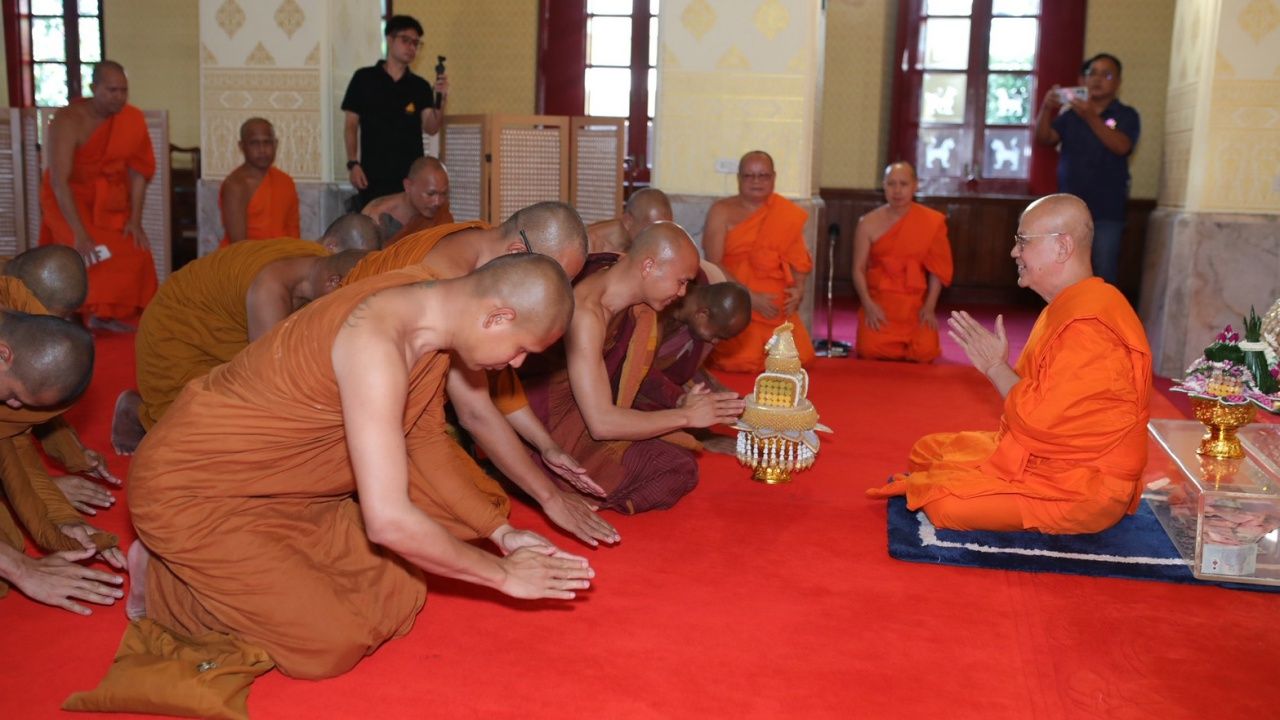 'พระปัญญาการะ' เข้าถวายสักการะพระพรหมสิทธิ ณ วัดสระเกศ ราชวรมหาวิหาร
