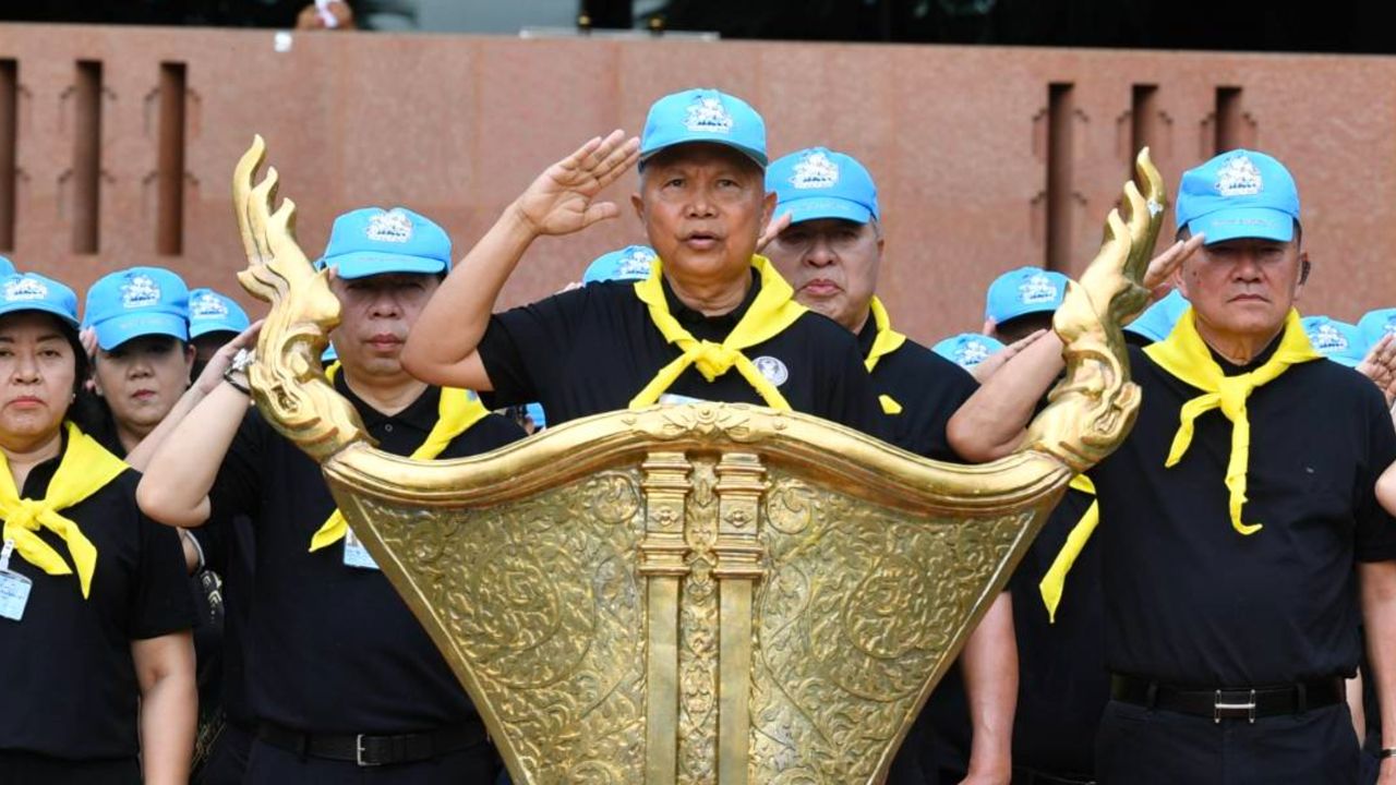 'โสภณ' ผุดจัดทีมเคารพธงชาติที่สภา 8 โมงเช้า และ 6 โมงเย็นของทุกวัน