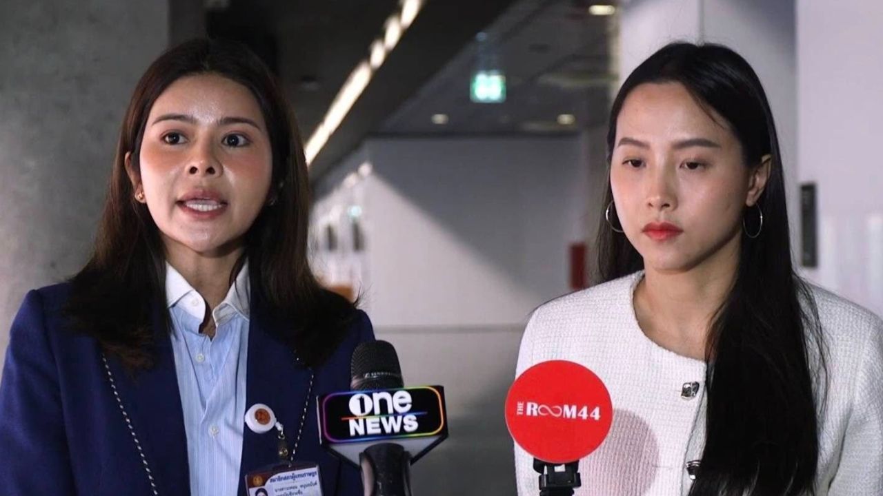 'รักชนก-ภคมน' ยื่นหลักฐานฟันประธาน กสทช. แฉนั่งควบแพทย์-บอร์ดธนาคาร ขาดคุณสมบัติชัดเจน