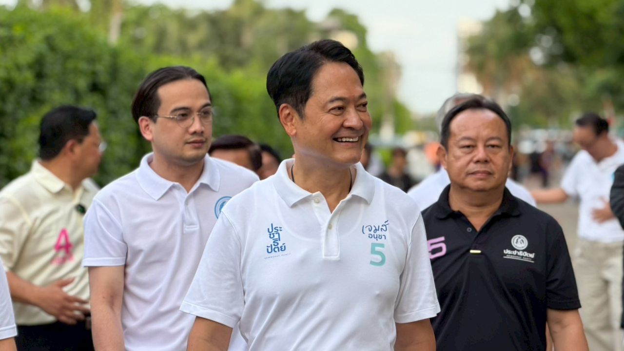 ปชป. ปล่อย MV 'เมืองฟ้าอมร and more' ส่ง 'เจมส์ อนุชา' ลุยเดินเท้าตั้งแต่เช้ามืด