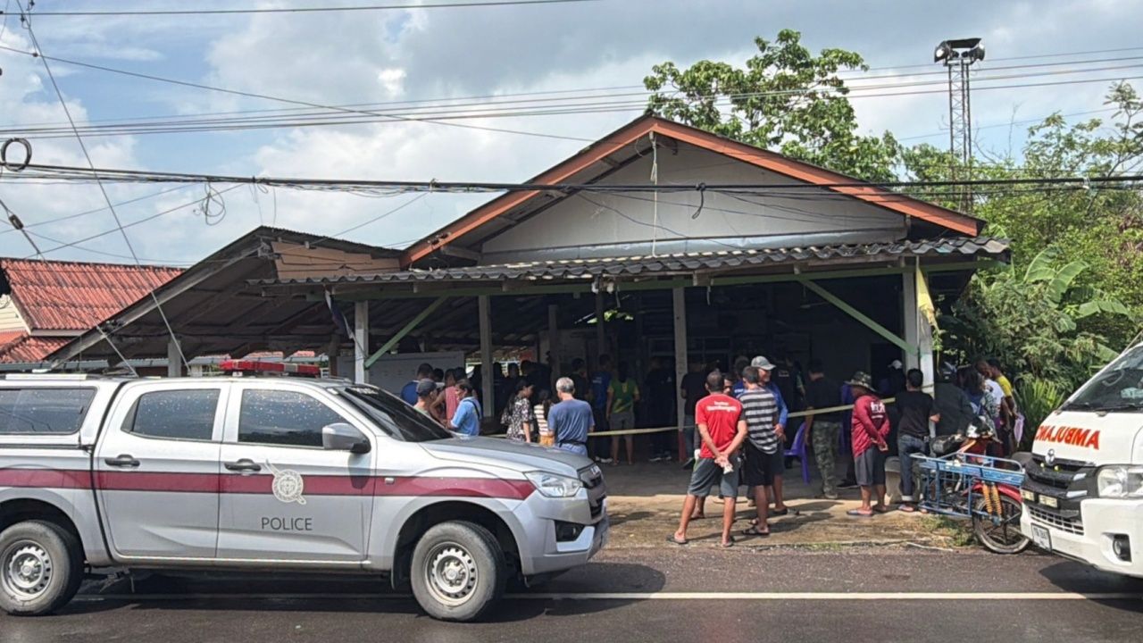 ชาวบ้านช็อก 'ผู้ใหญ่บ้าน' ถูกยิงเสียชีวิตขณะประชุม พบผู้ก่อเหตุเป็นญาติ