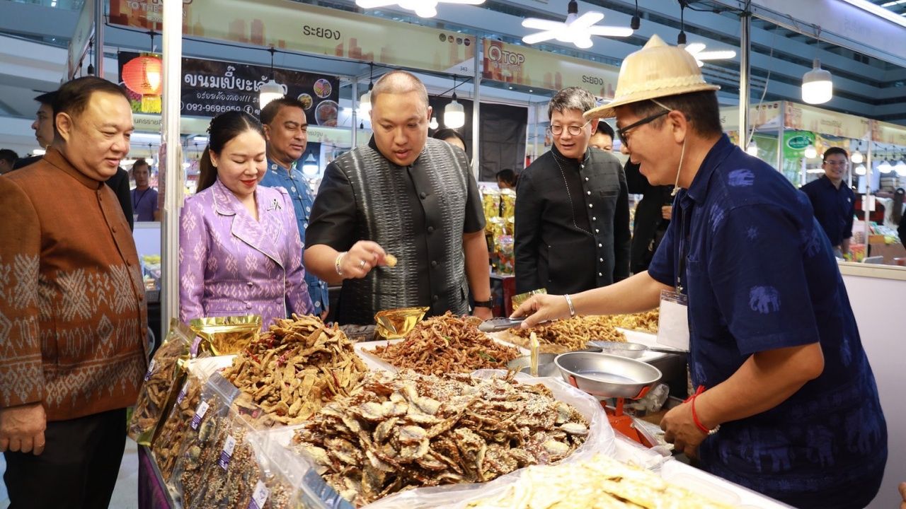 'พลพีร์' เปิดงาน OTOP TO THE TOWN ชวนอุดหนุนสินค้าไทย กระตุ้นเศรษฐกิจฐานราก
