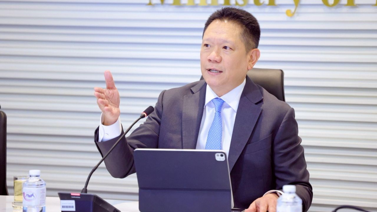 ปลัด ก.คลัง เผยประชุมบอร์ด 'บัตรคนจน' ทบทวนสิทธิเกณฑ์ลดหย่อนภาษีพ่อแม่ 11 มิ.ย. ยังไม่ตัดสิทธิใคร