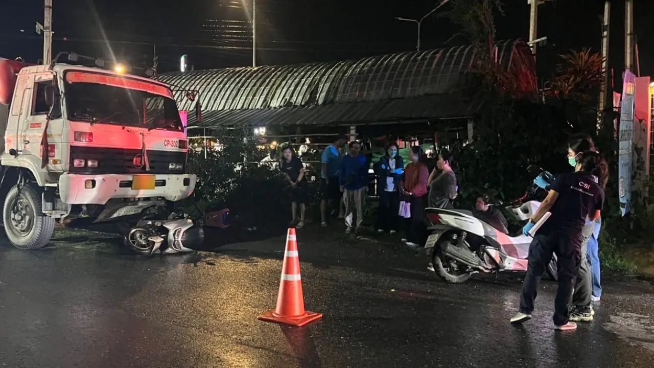 สลด สิบล้อโม่ปูนทับจยย.หนุ่มไรเดอร์เจ็บ แฟนสาวนั่งซ้อนท้ายดับคาล้อ