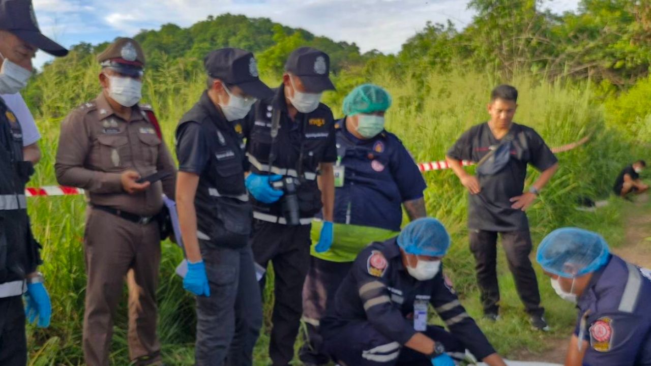 ฆ่าโหดหนุ่มสักยันต์ ใส่กุญแจมือไพล่หลัง ทิ้งศพหมกป่าสระบุรี มี 'เลสหลวงพ่อเพี้ยน'