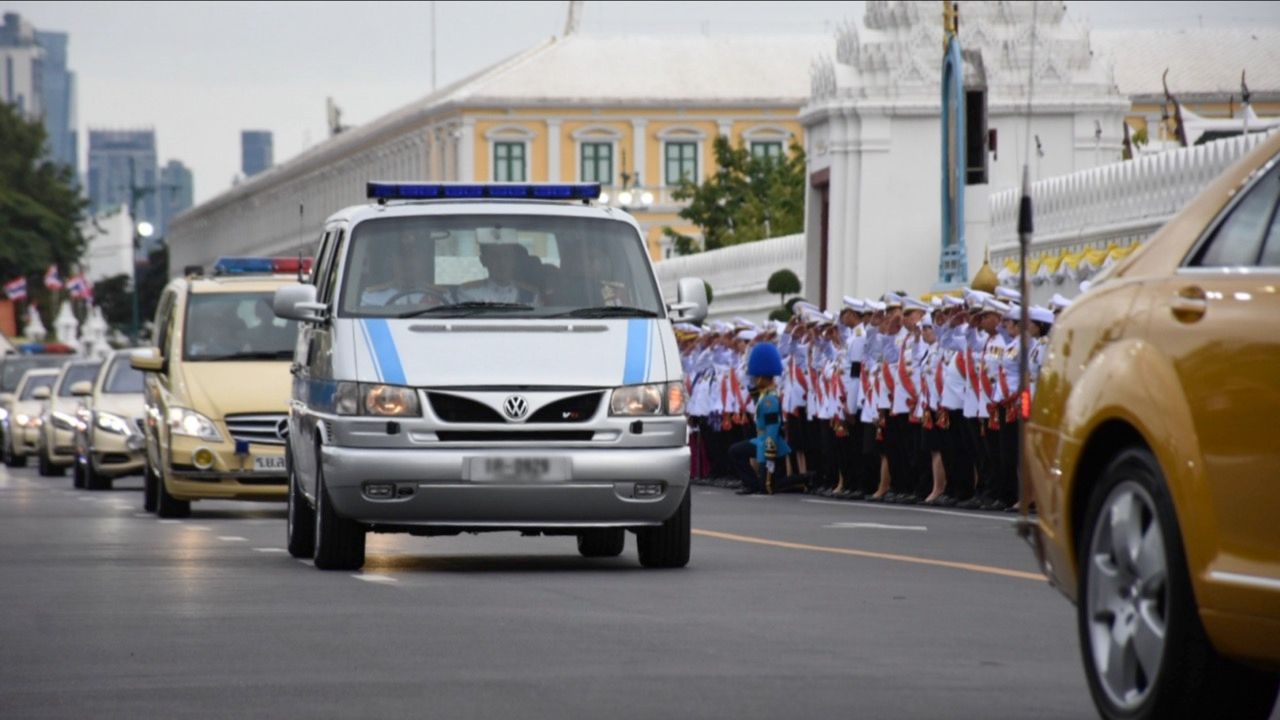 รถพระที่นั่งแห่งความพอเพียง Volkswagen Caravelle T4 เจมส์บอนด์ พระราชพาหนะส่งเสด็จสู่สวรรคาลัย