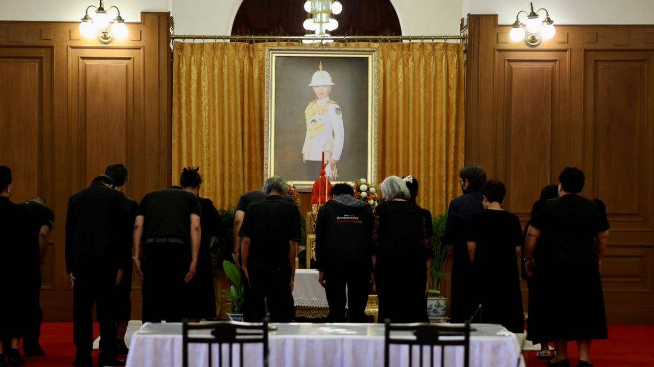 พสกนิกรหลั่งไหล เข้าถวายสักการะเบื้องหน้าพระรูป 'เจ้าฟ้าพัชรกิติยาภาฯ'