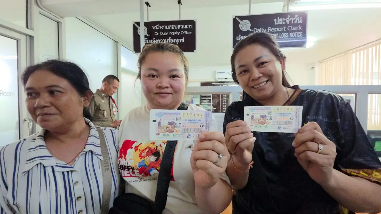 สองพี่น้องดวงเฮง ถูกรางวัลที่ 1 คนละใบ รับเงินรวม 12 ล้านบาท หลังทะเบียนรถให้โชค