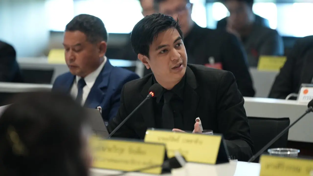 'พริษฐ์' สรุป 9 ประเด็นสำคัญคดีฮั้ว สว. ที่ กกต. ยังไม่มีคำตอบ และตอบไม่ได้
