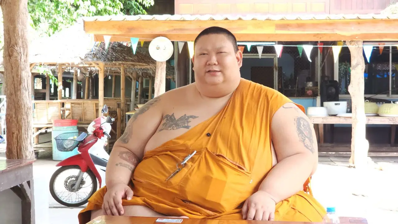 พระหนุ่มน้ำหนักพุ่งกว่า 260 กิโล แถมโรคแทรกซ้อน อยากรักษา หวั่นป่วยติดเตียงในอนาคต