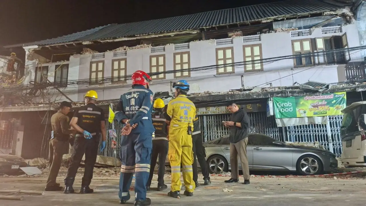 แผ่นปูนอาคารทรุดตัวใกล้วัดไตรมิตรฯ คาดสาเหตุอาจเกิดจากสภาพเก่า มีอายุกว่า 100 ปี